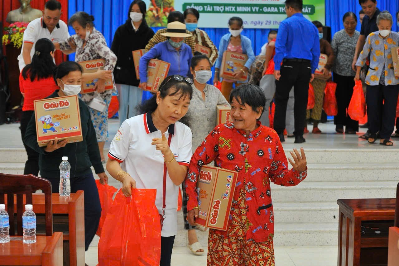 nghiep-doan-xe-cong-nghe-tphcm-hoat-dong-thien-nguyen-1756126478.jpg