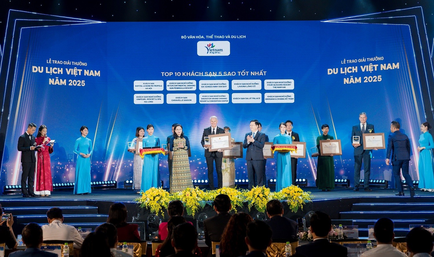 sheraton-grand-danang-khach-san-5-sao-tot-nhat-viet-nam-2025-1759220691.jpg