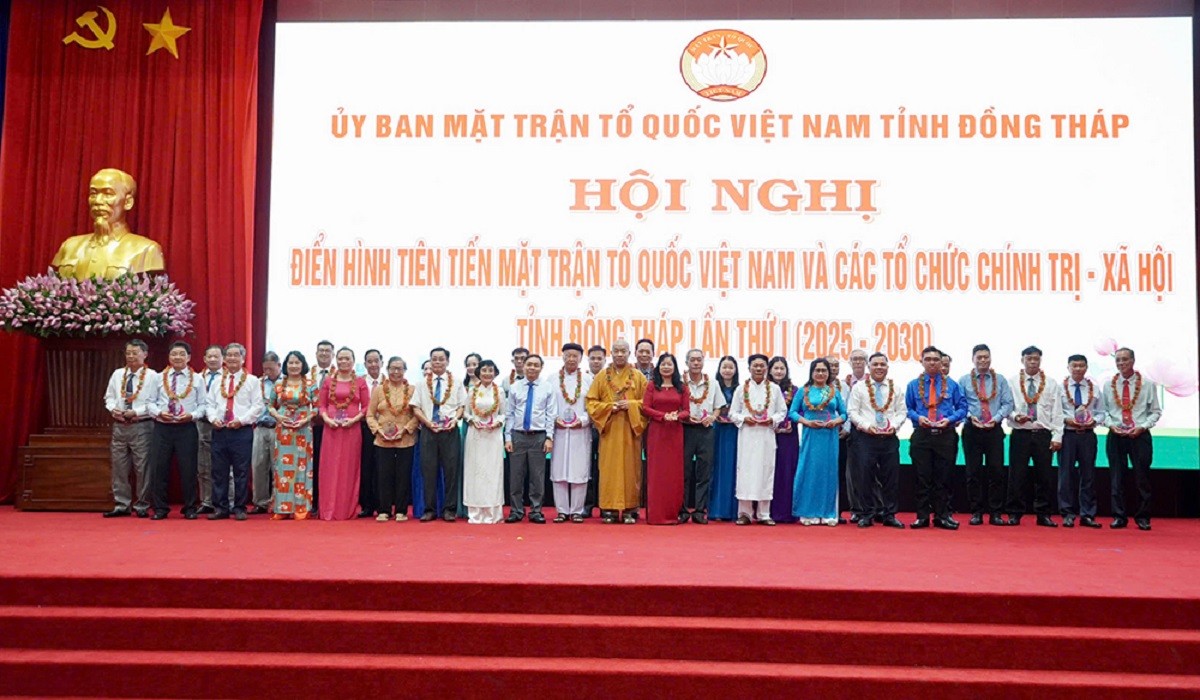 hoi-nghi-dien-hinh-tien-tien-tinh-dong-thap-1759596791.jpg