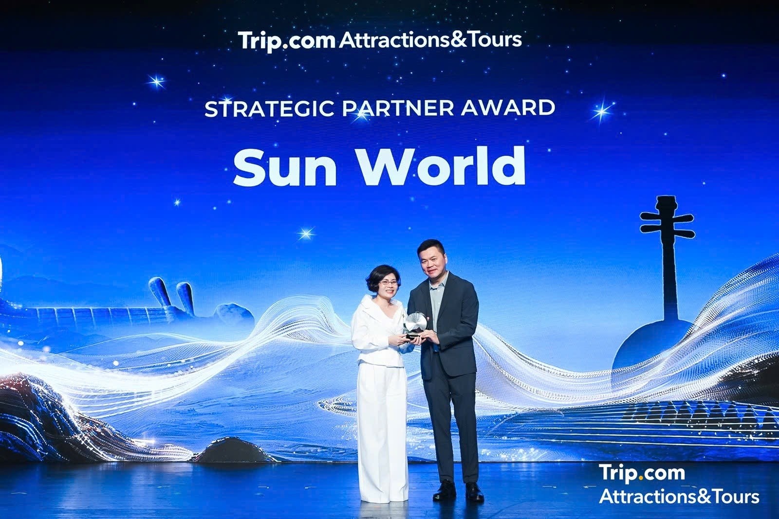 strategic-partnership-award-tripcom-1780026377.jpg