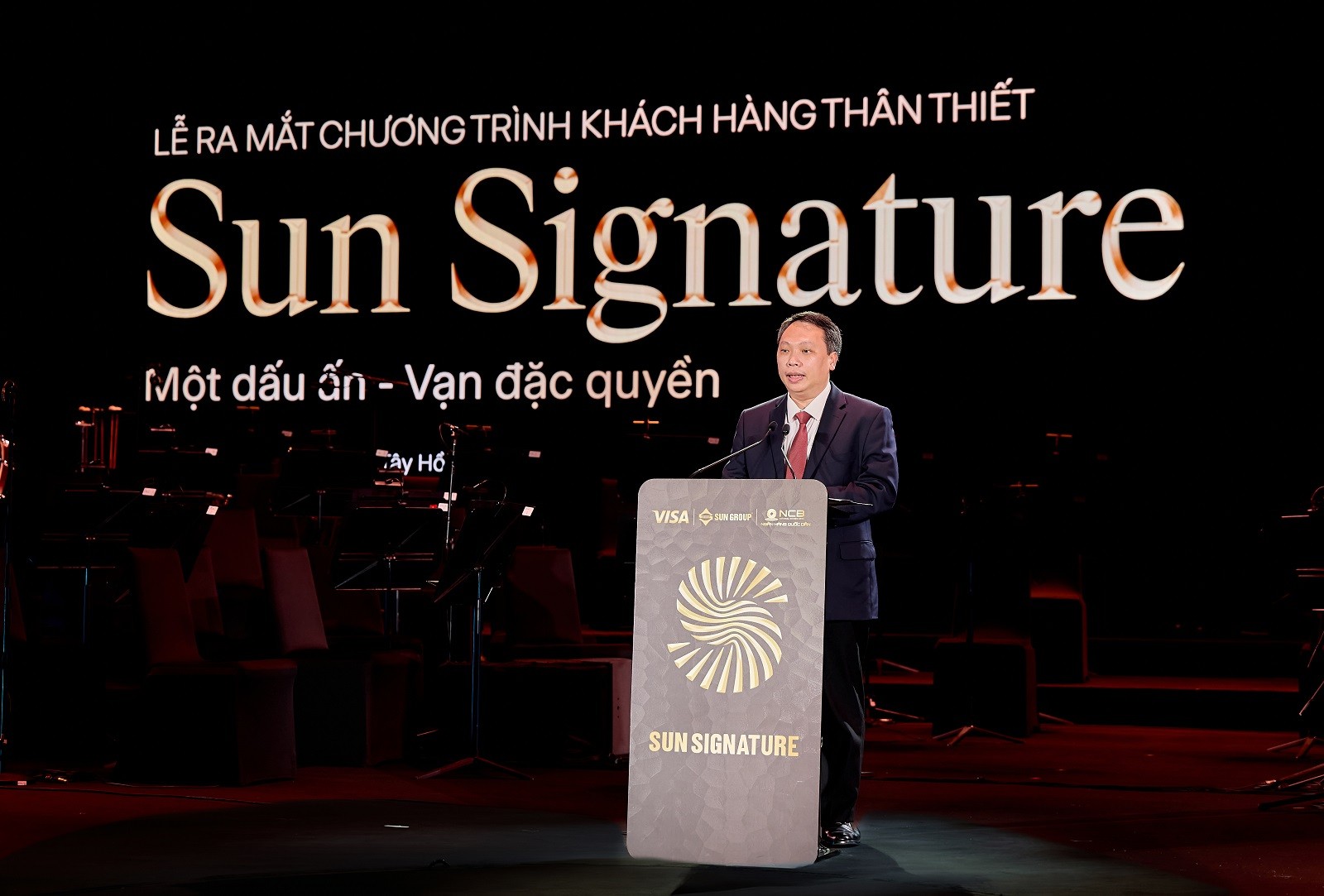 ong-nguyen-huy-dung-thu-truong-bo-van-hoa-the-thao-va-du-lich-1784080071.jpg