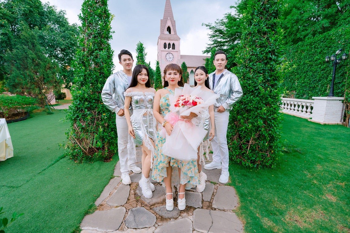 anna-yen-phuong-happy-birthday-1784194267.jpg