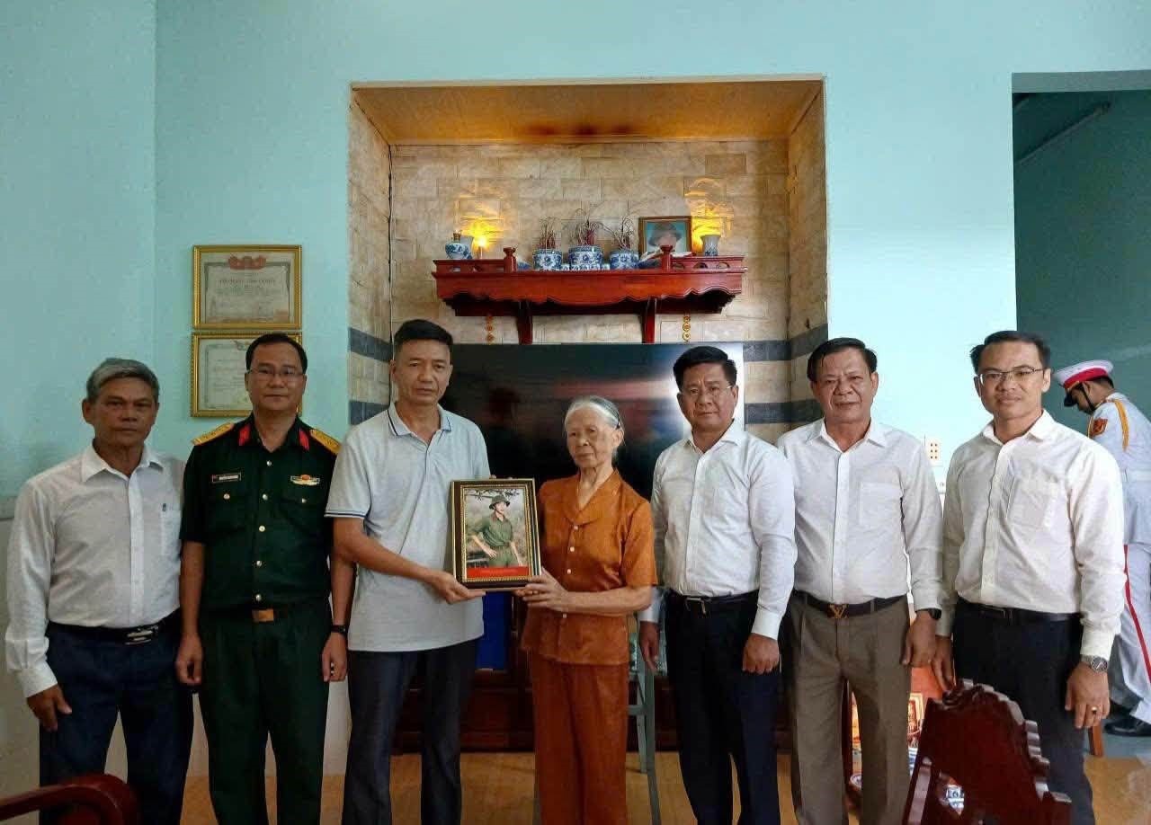 di-anh-liet-si-phuc-dung-1785154622.jpg