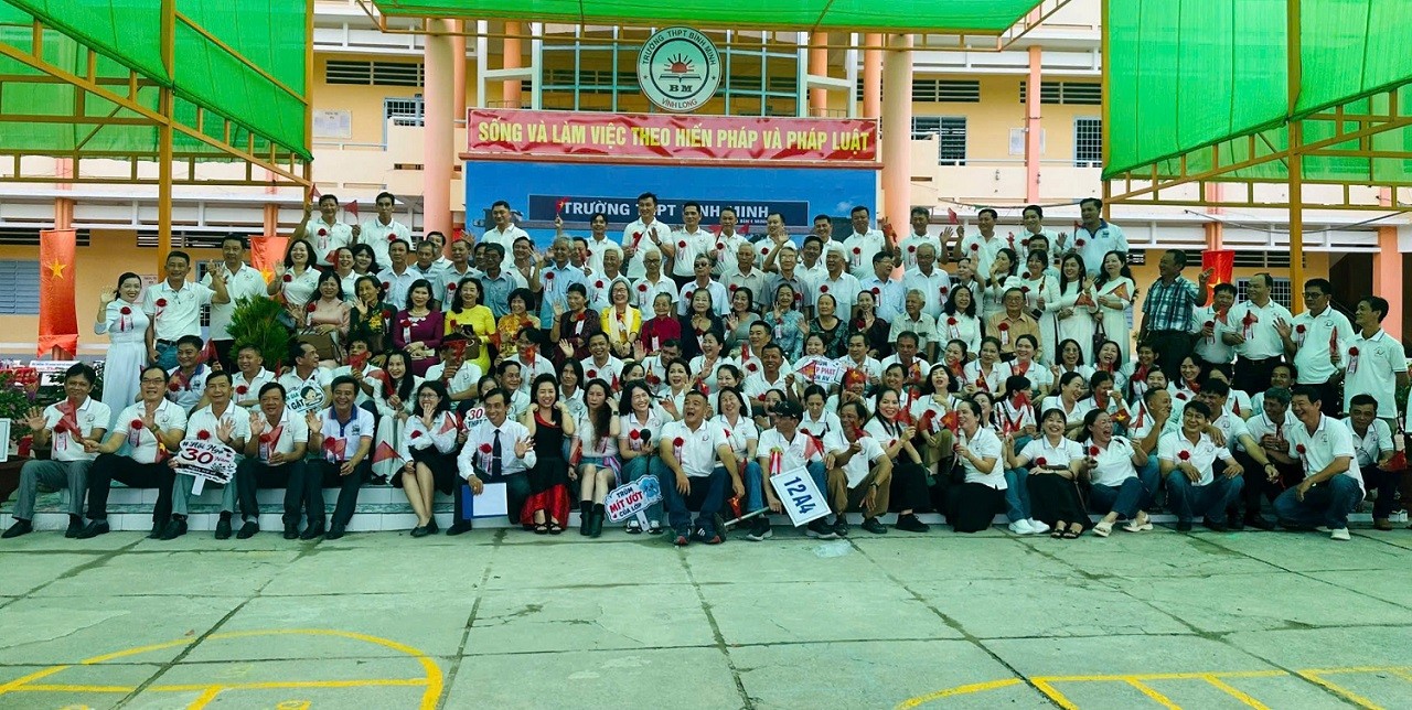 khoa-12-nien-khoa-1993-1996-ptth-binh-minh-1785746733.jpg