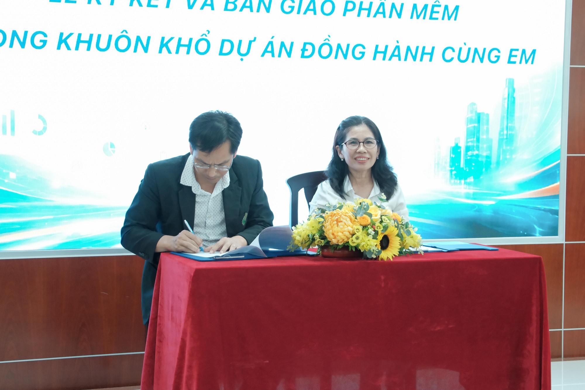 thao-dan-va-asif-foundation-1786462223.jpg