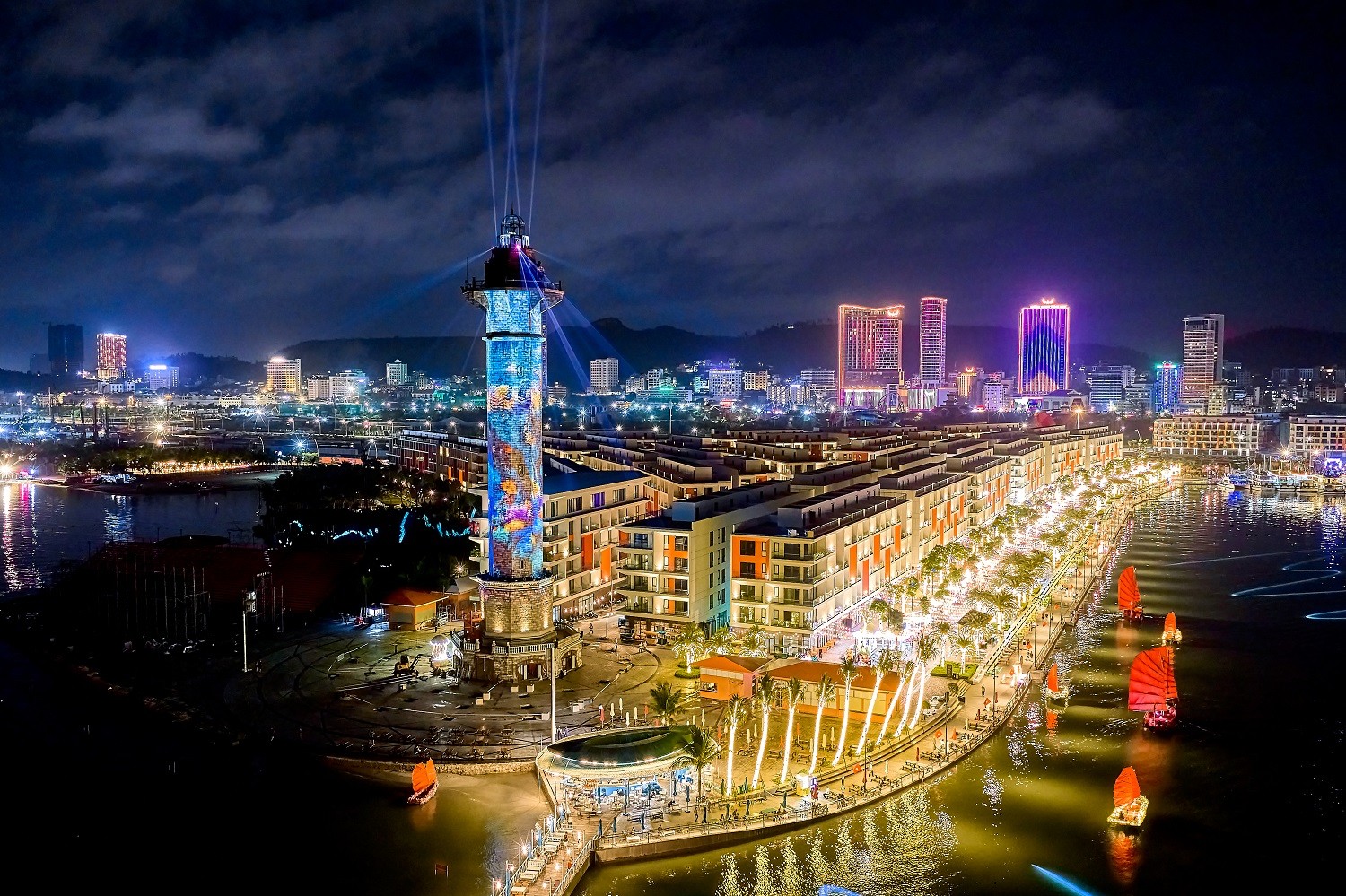 show-thuong-cang-phon-hoa-ha-long-1786588880.jpg