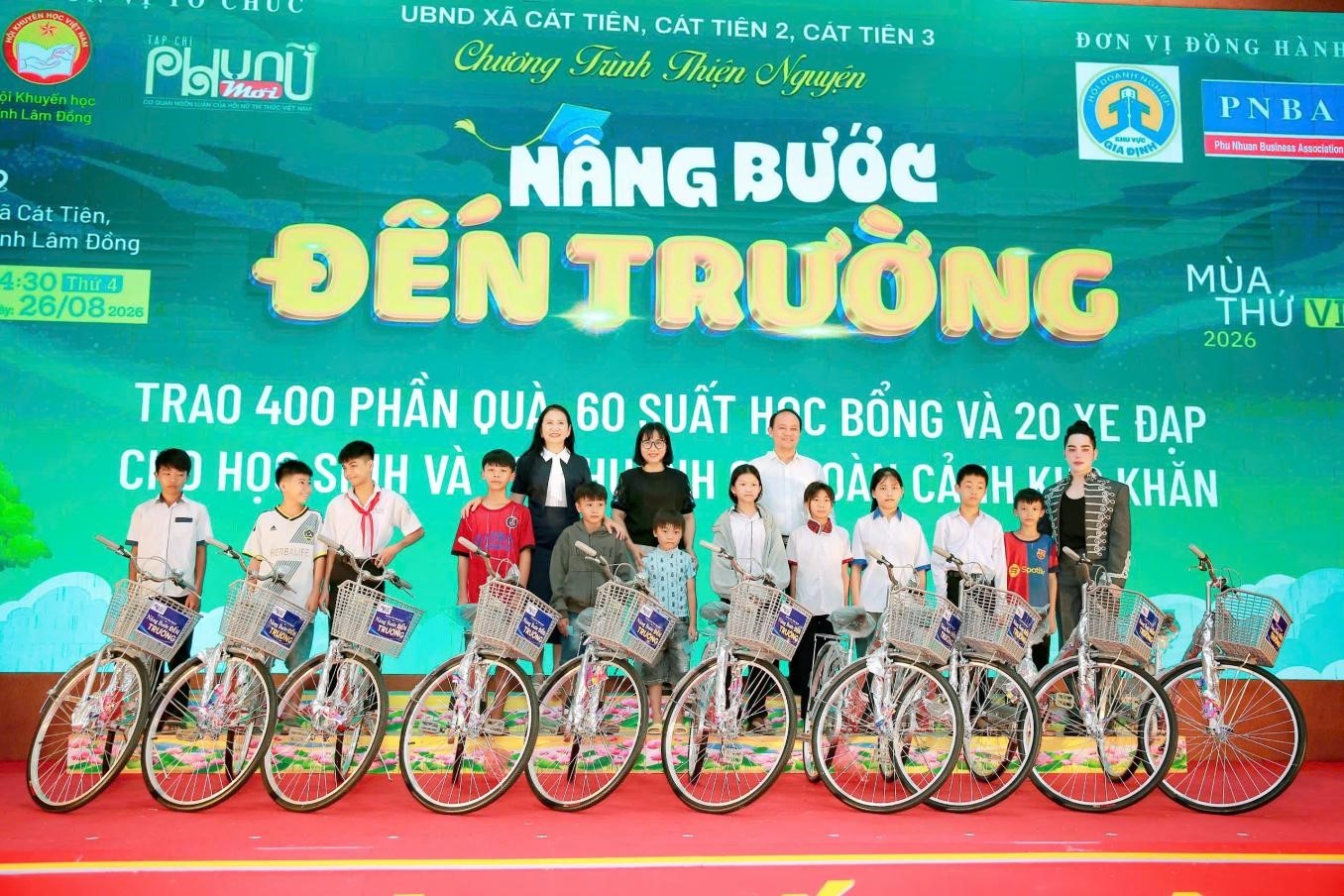 ca-si-cau-hy-nang-buoc-den-truong-1788094330.jpg