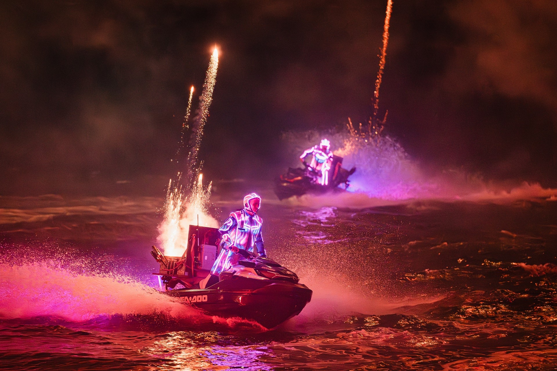 show-jetski-phu-quoc-1789386004.jpg