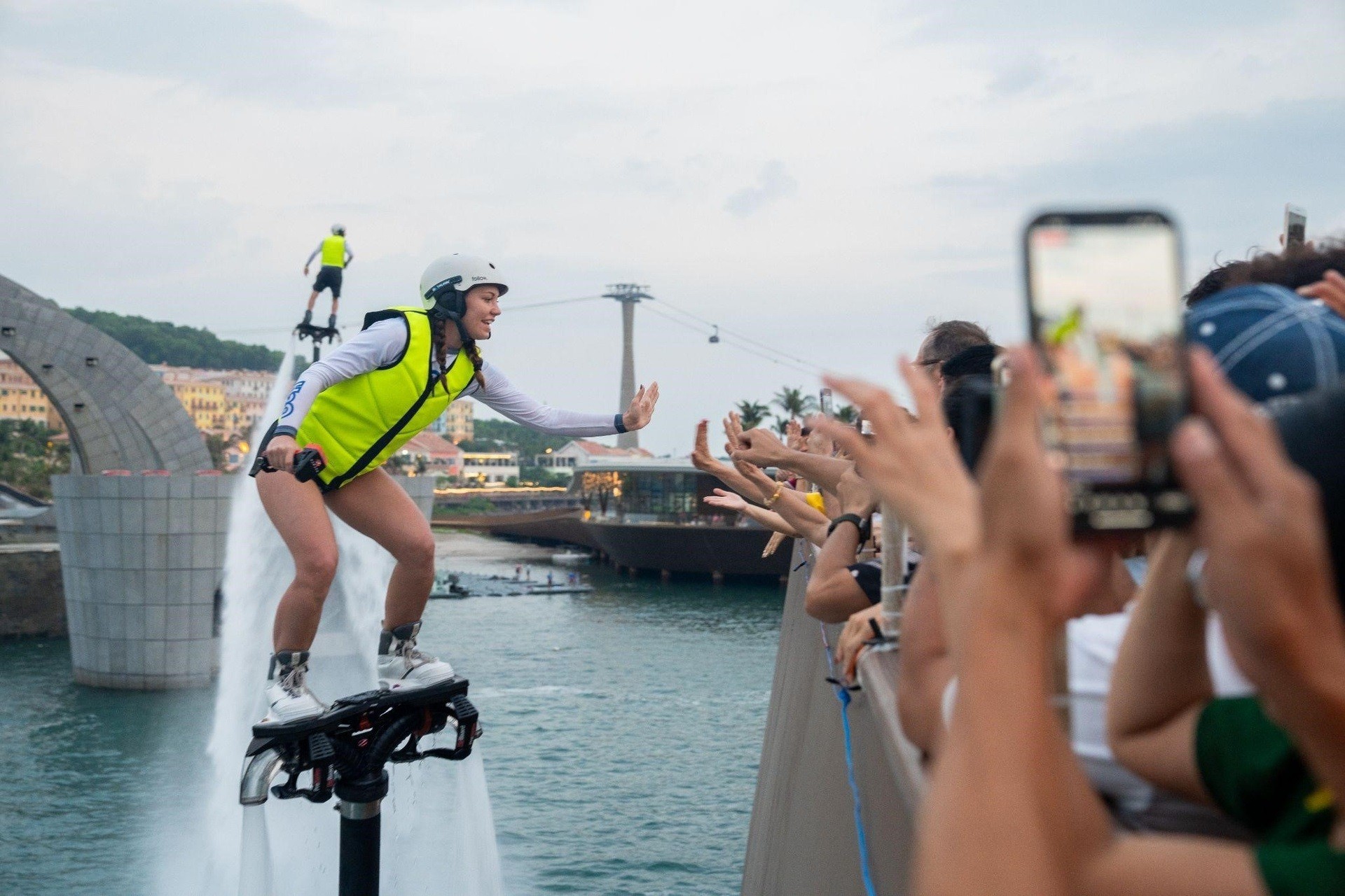 nu-hoang-flyboard-kristina-isaeva-1793095238.jpg