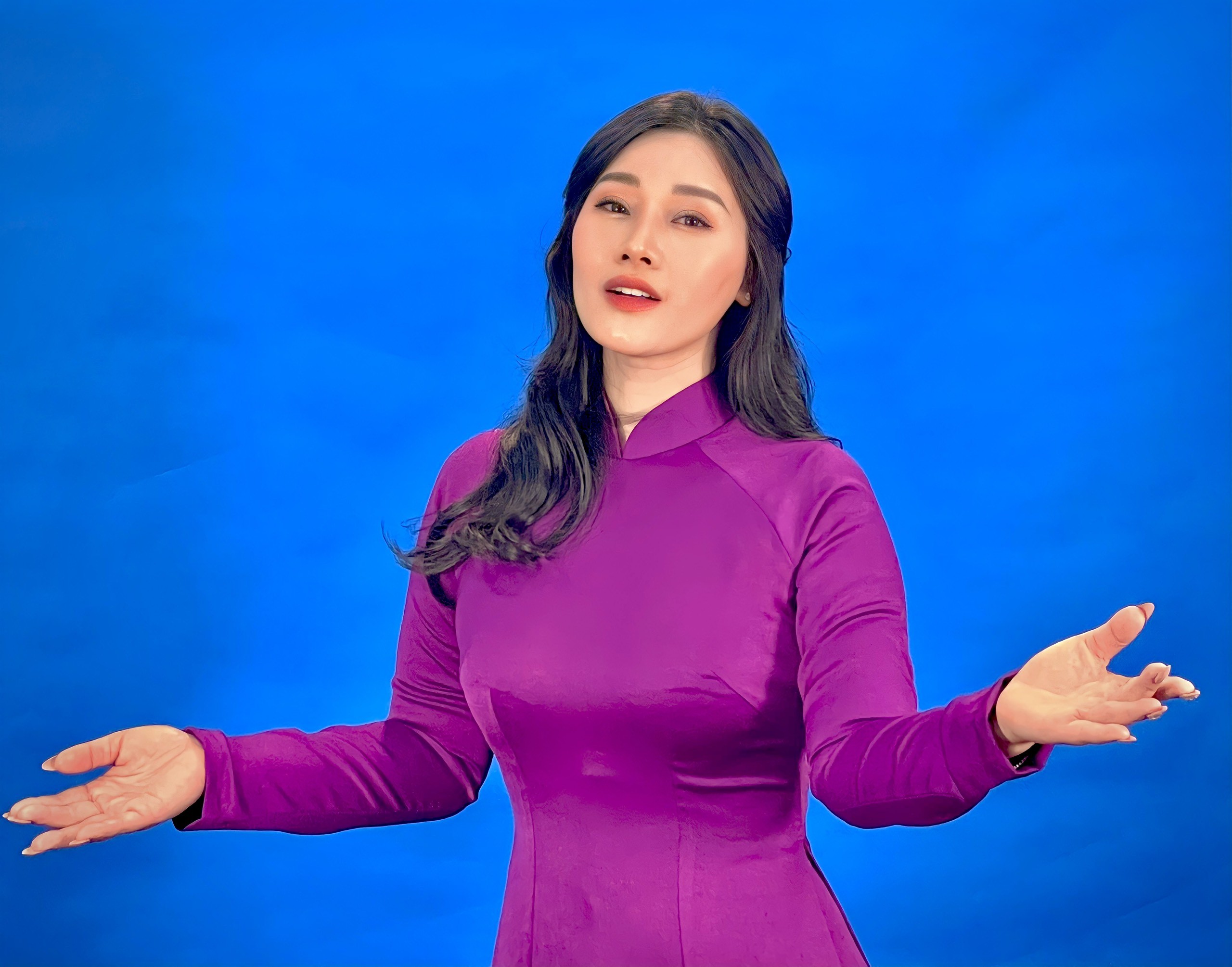 NSƯT Hương Giang ra mắt MV Tiếng hát mẹ