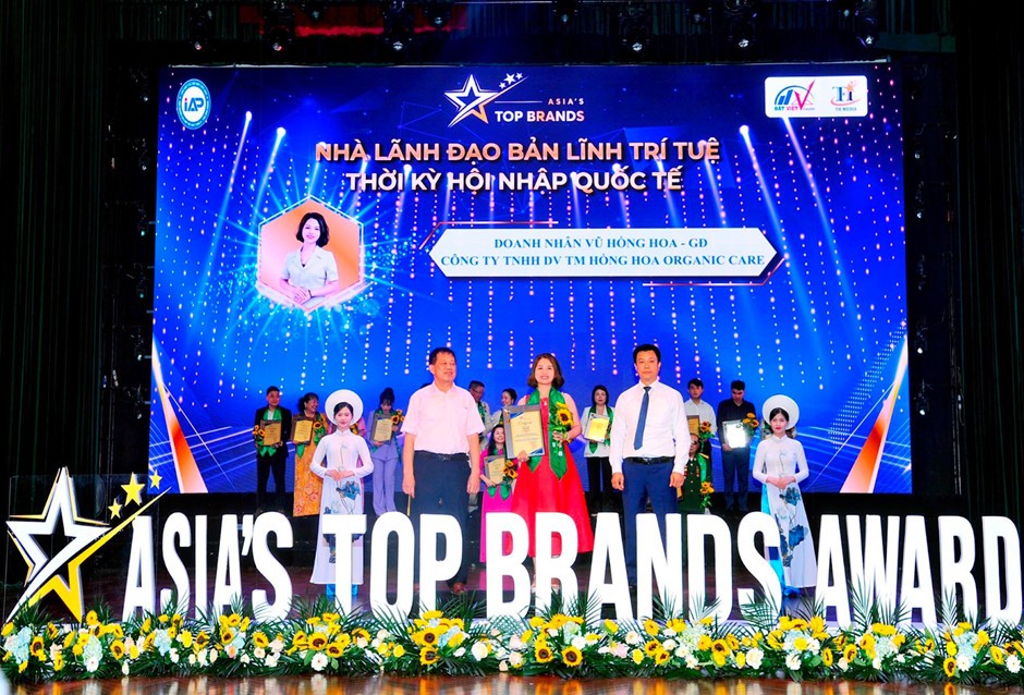 Nữ doanh nhân Vũ Hồng Hoa đạt danh hiệu nhà lãnh đạo bản lĩnh trí tuệ thời kỳ hội nhập 2024