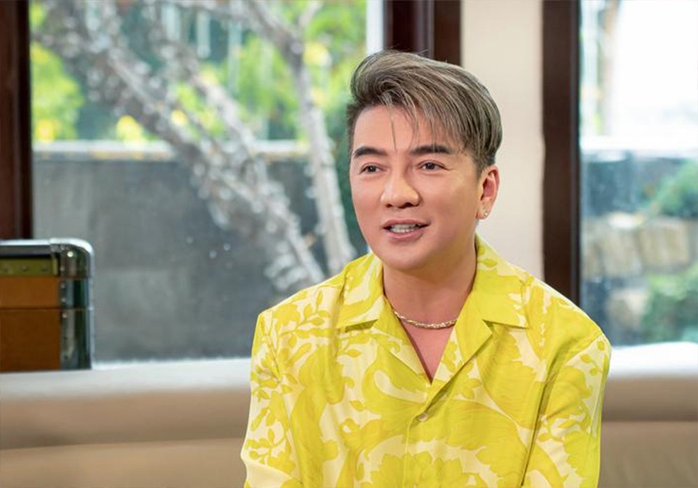Đeo “huy hiệu lạ” biểu diễn: Ca sĩ Đàm Vĩnh Hưng bị cấm diễn 9 tháng