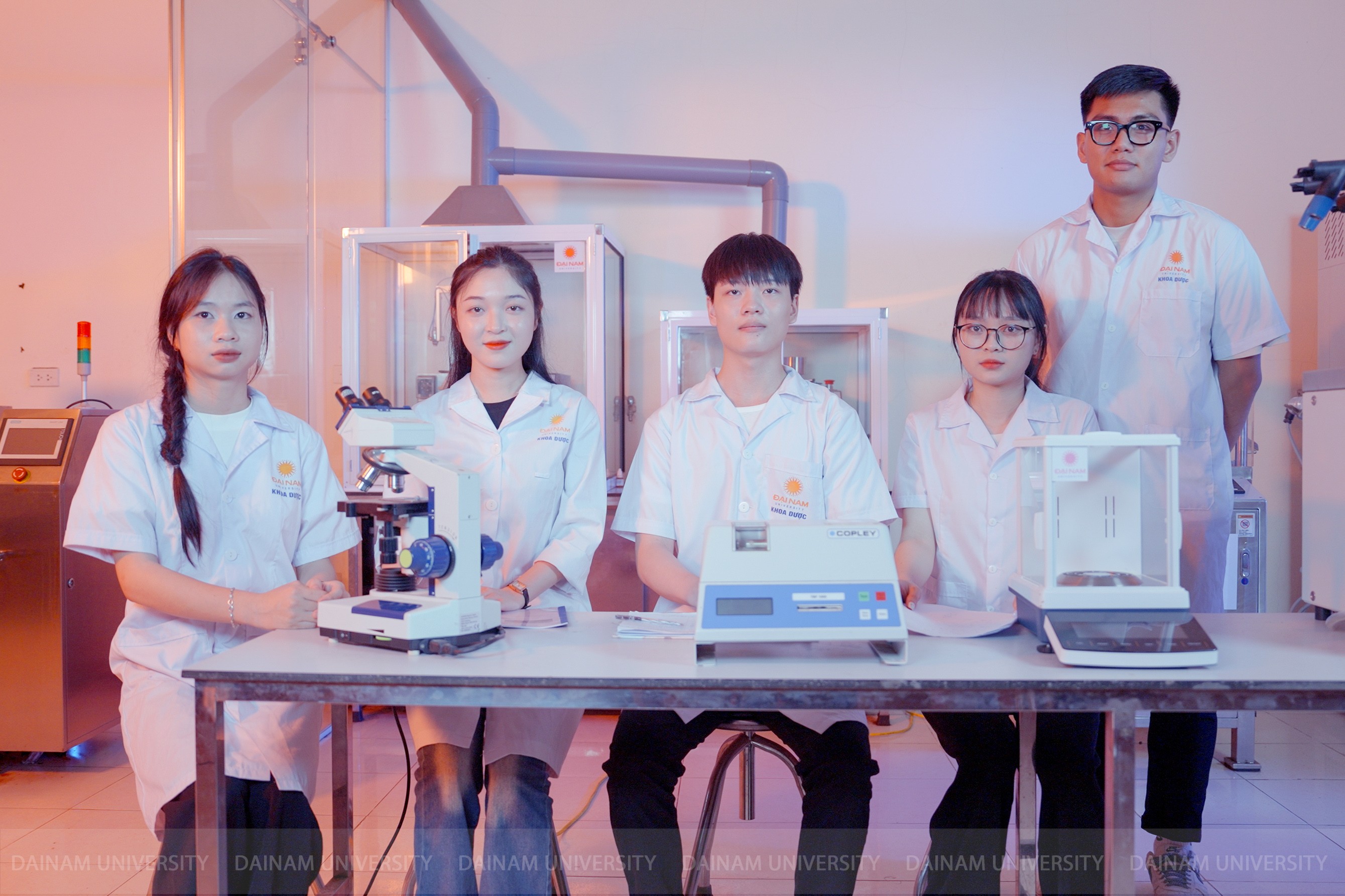 Điểm chuẩn vào trường đại học có quỹ học bổng 55 tỷ đồng cho tân sinh viên và cam kết 100% sinh viên ra trường được kết nối việc làm