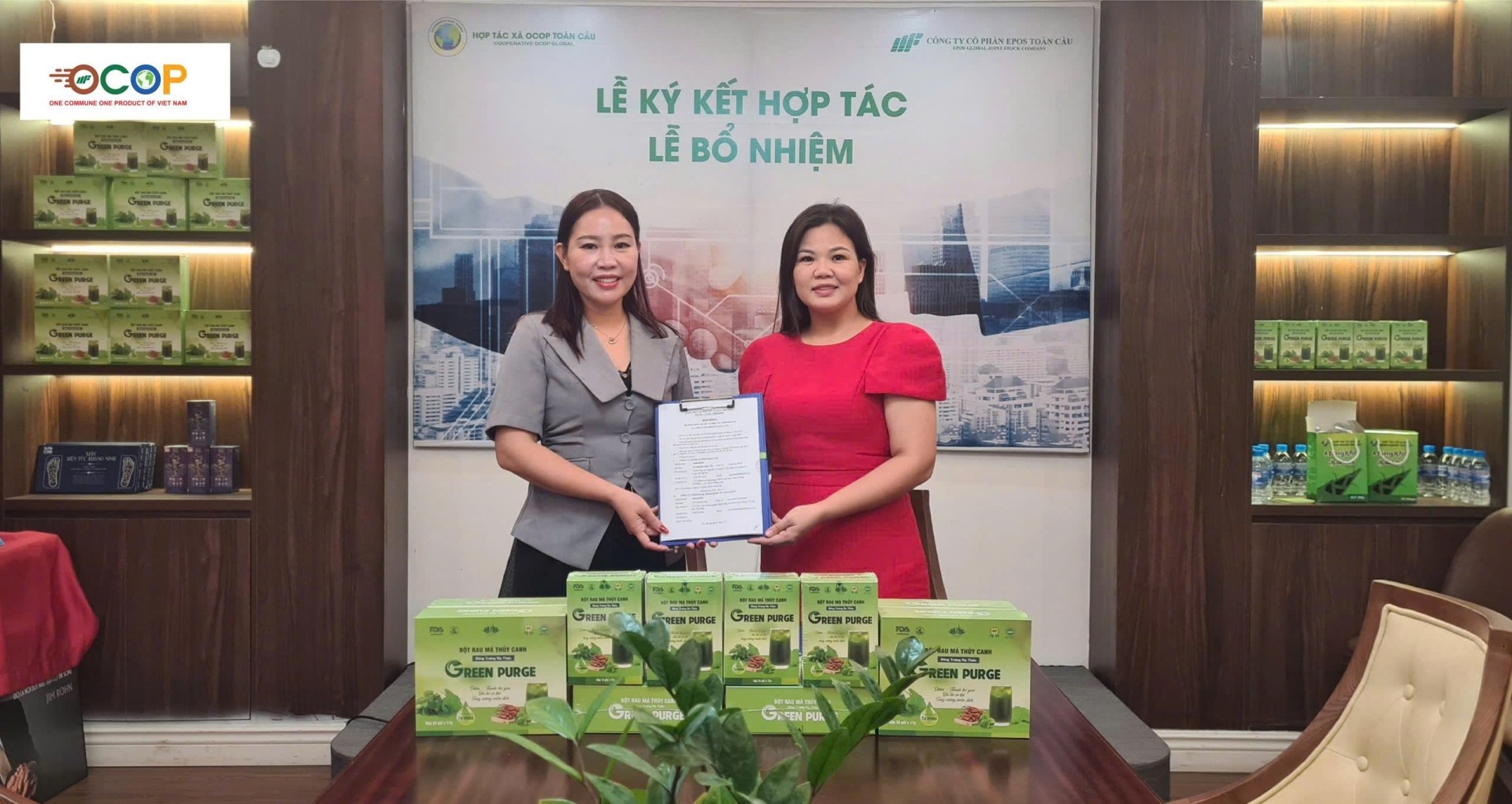 Ký hợp tác giữa Công ty Cổ phần EPOS Toàn Cầu và Công ty TNHH Dược phẩm Quốc tế TTB Group phân phối sản phẩm "Bột rau má thủy canh Đông trùng hạ thảo Green Purge"