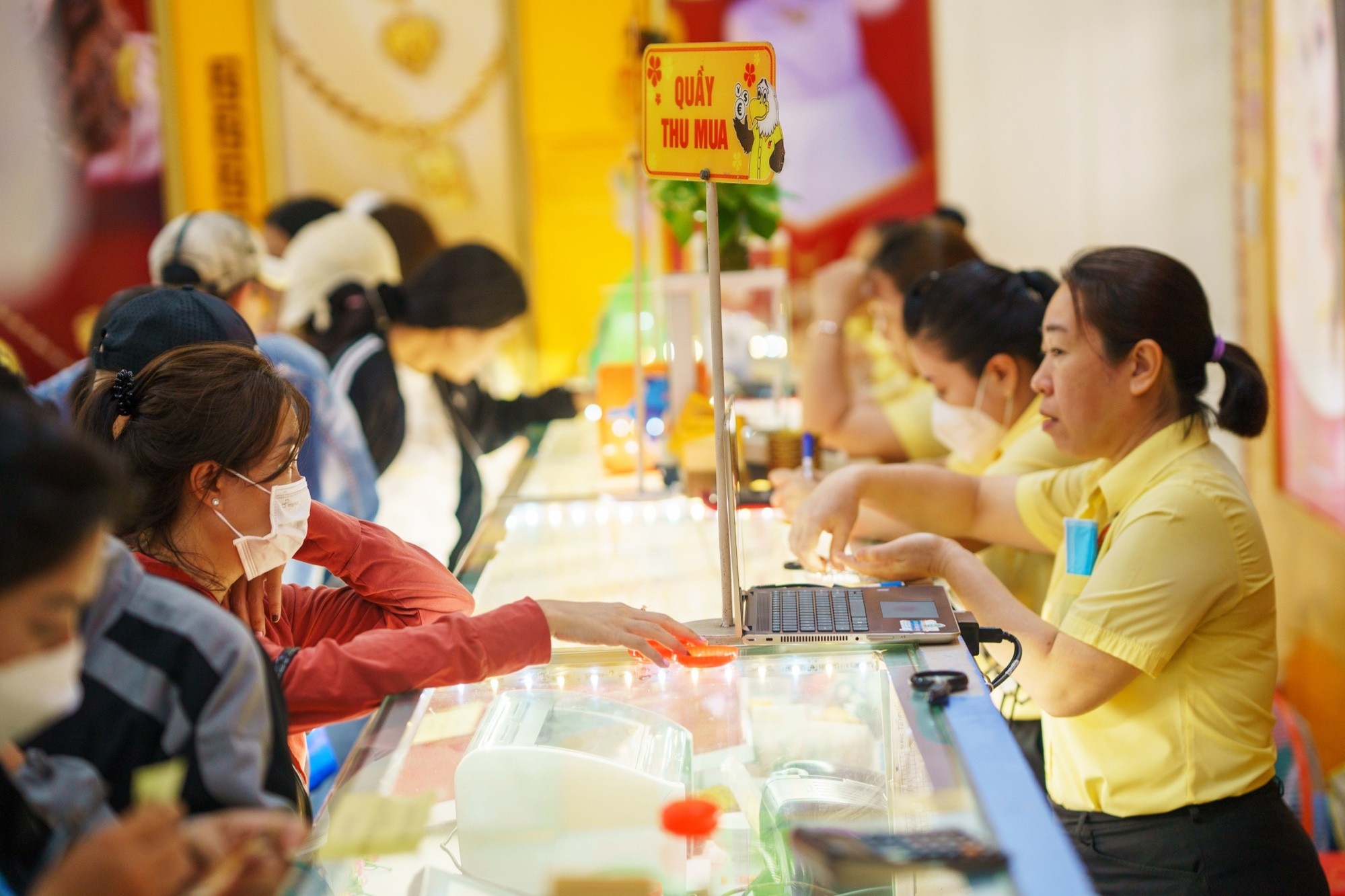 Giá vàng hôm nay 18/1/2025: Nhẫn trơn và vàng SJC tăng cao, vàng thế giới lao dốc