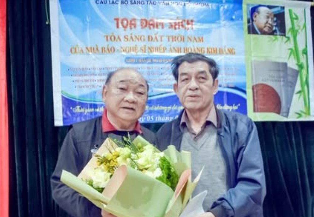 Hoàng Kim Đáng - Vững vàng tay máy tay bút mắt sáng lòng trong