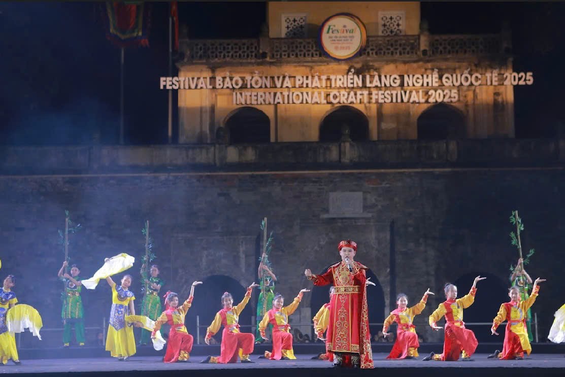 Đại sứ Tài năng Nhí Dương Đức Hải lan tỏa tình yêu Văn hoá Việt tại Hoàng thành Thăng Long