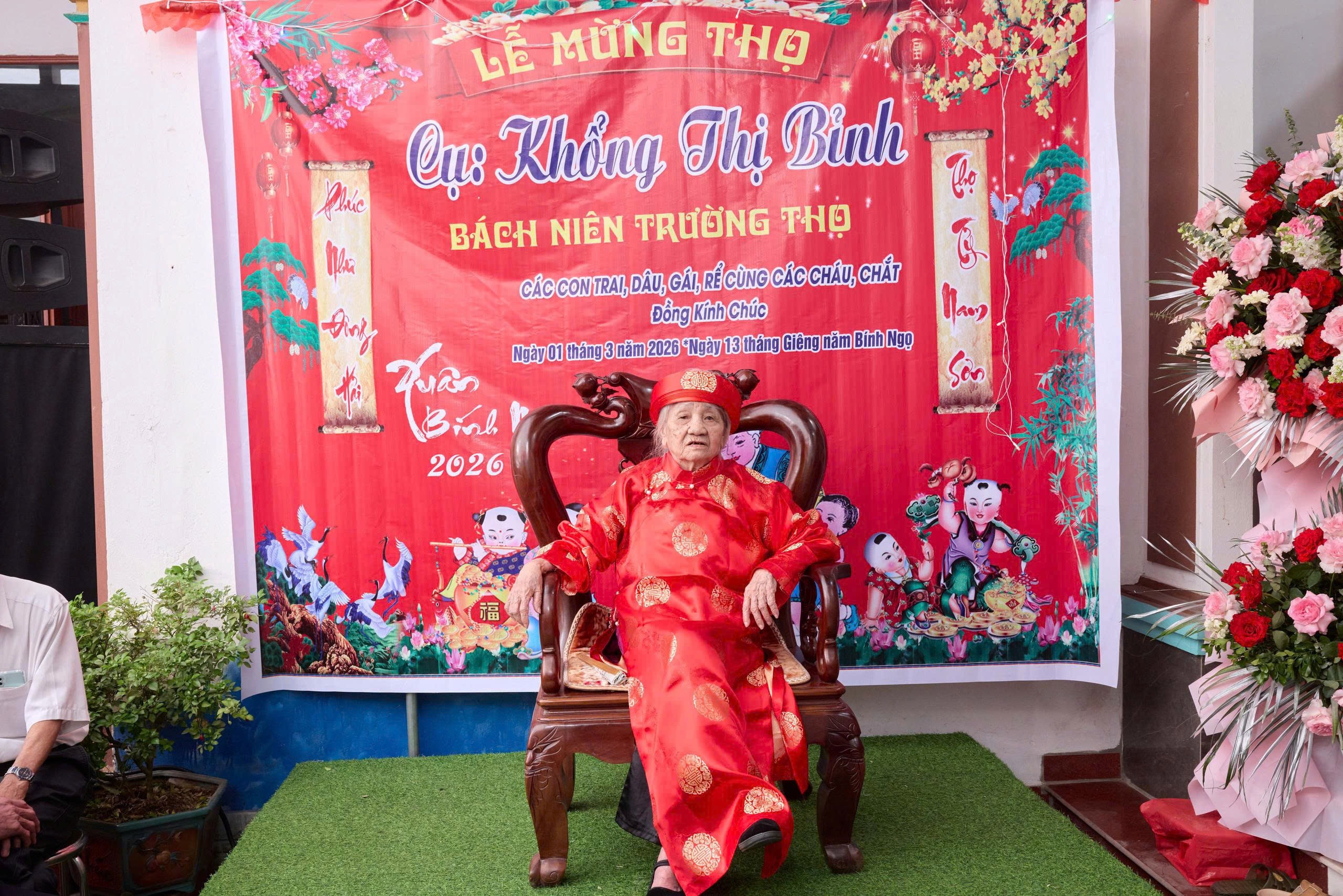 Cụ bà Khổng Bỉnh đón 100 mùa xuân an nhiên giữa làng quê La Phẩm