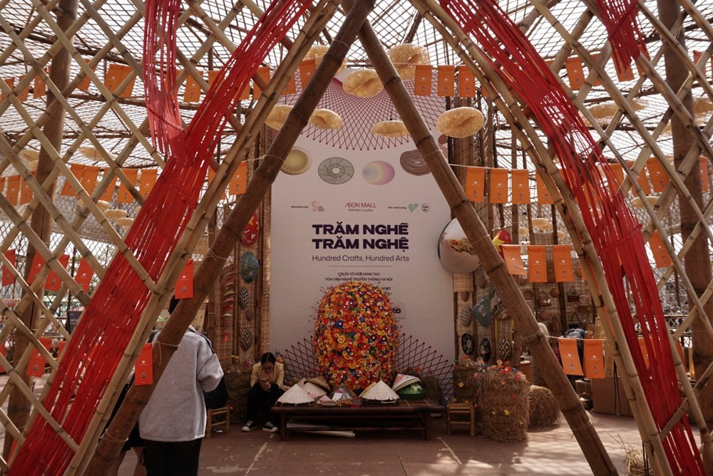 Khi làng nghề truyền thống bước vào trung tâm thương mại