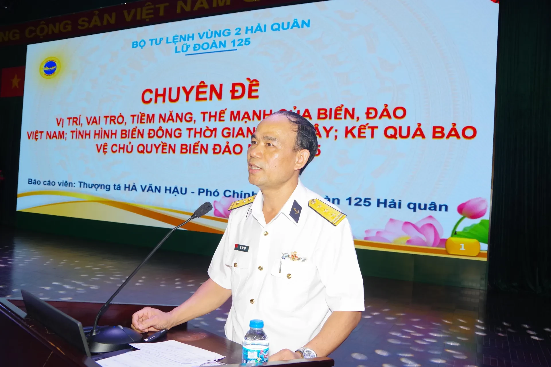 Đưa biển, đảo đến gần hơn với cán bộ, đảng viên và học sinh TP. Hồ Chí Minh