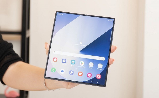 Samsung Galaxy Z Fold6: Không Chỉ Là Điện Thoại, Là Phong Cách Sống!