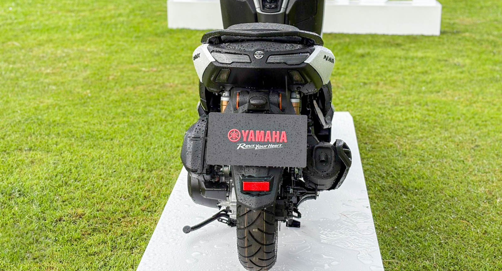 ‘Vua xe ga’ 155cc mới của Yamaha chính thức trình làng với giá cạnh tranh, quyết ‘gạt giò’ Honda SH
