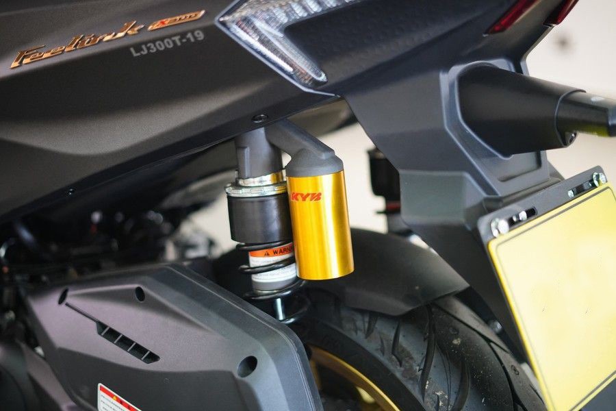 ‘Cơn ác mộng của Honda SH’ ra mắt giá 70 triệu đồng, có động cơ 300cc và ABS 2 kênh át vía Air Blade