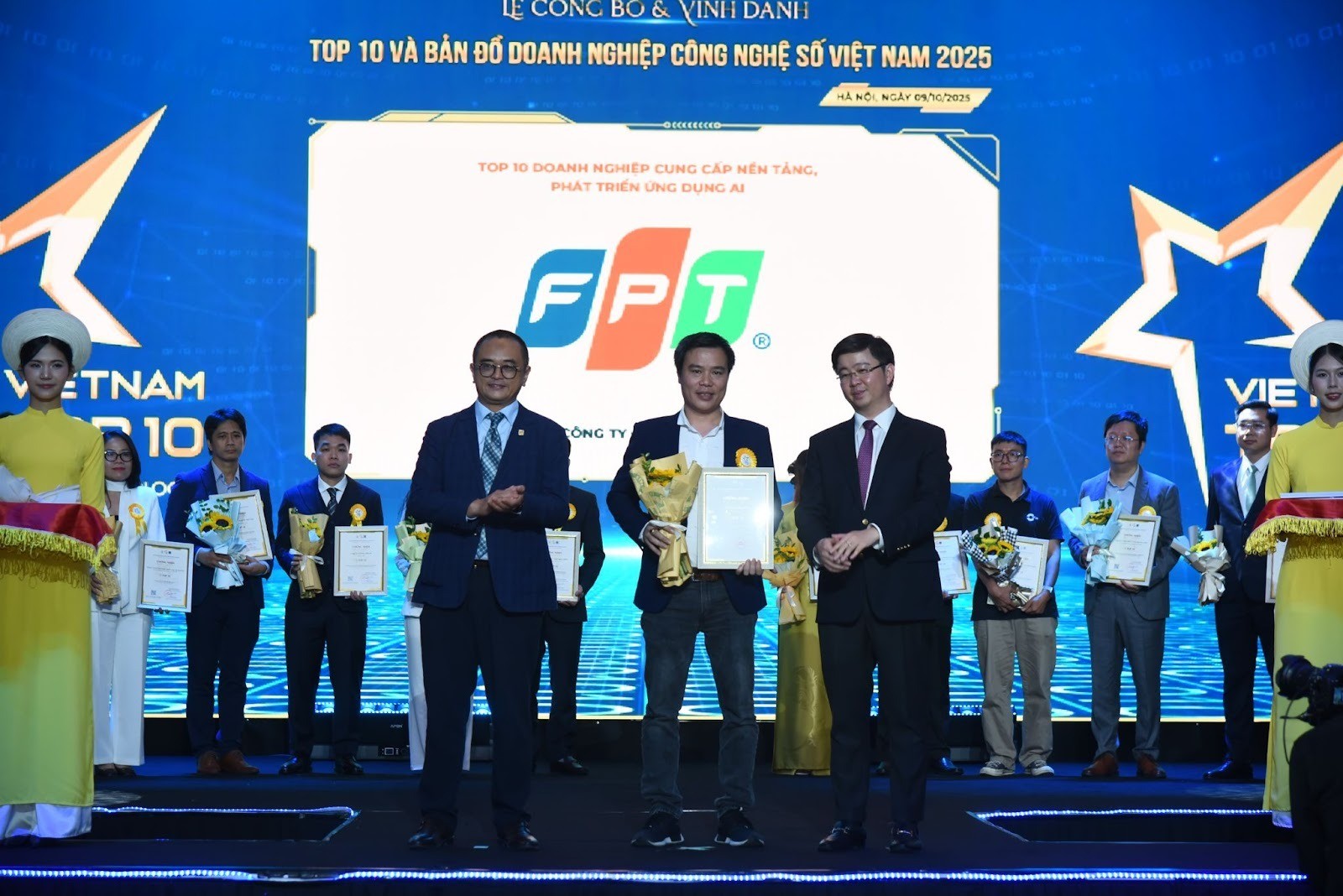 FPT được vinh danh Top 10 Doanh nghiệp Công nghệ số Việt Nam 2025