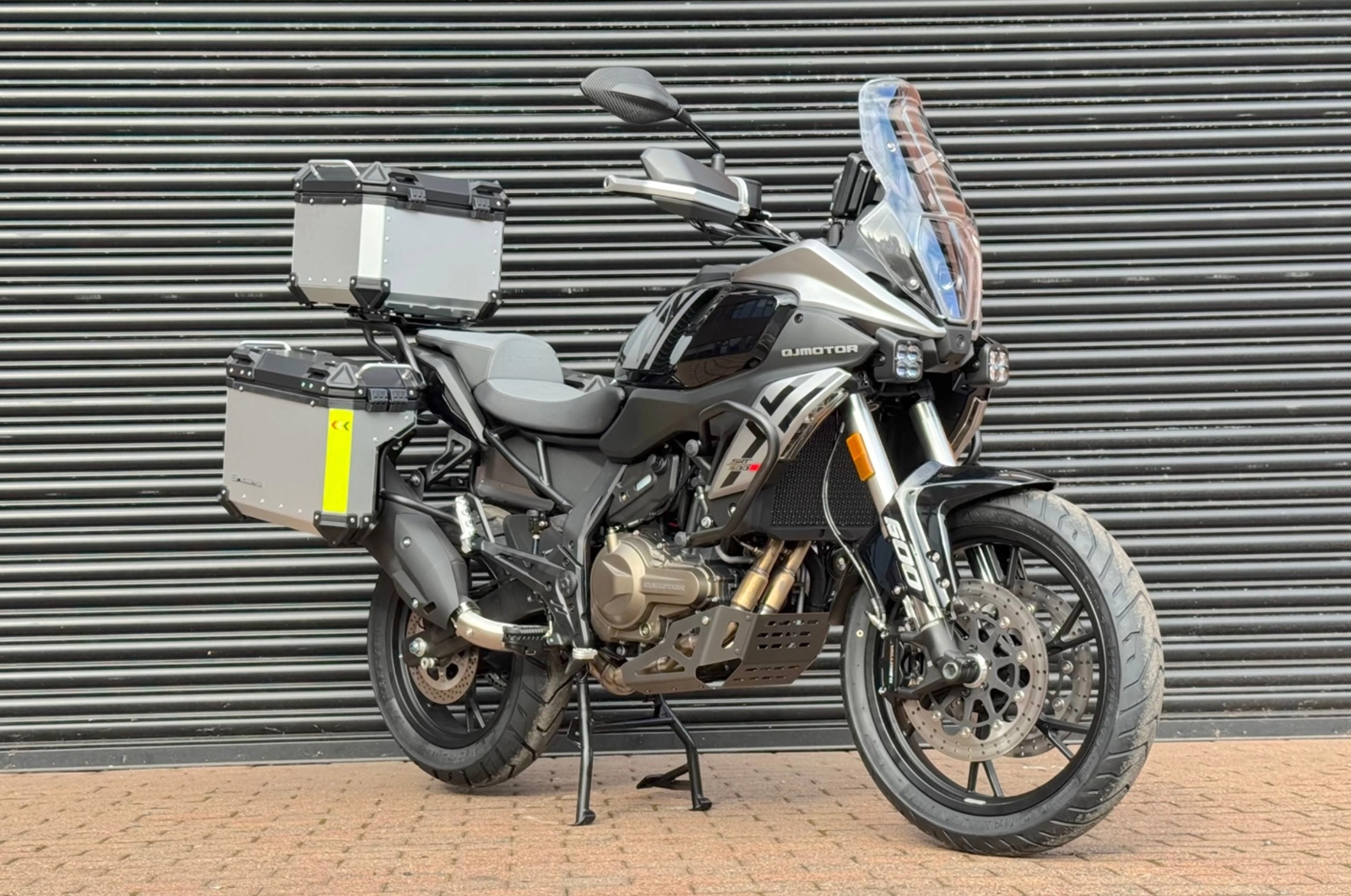 QJMotor SRT600S - tân binh Trung Quốc thách thức Honda NX500, giá chỉ 140 triệu đồng