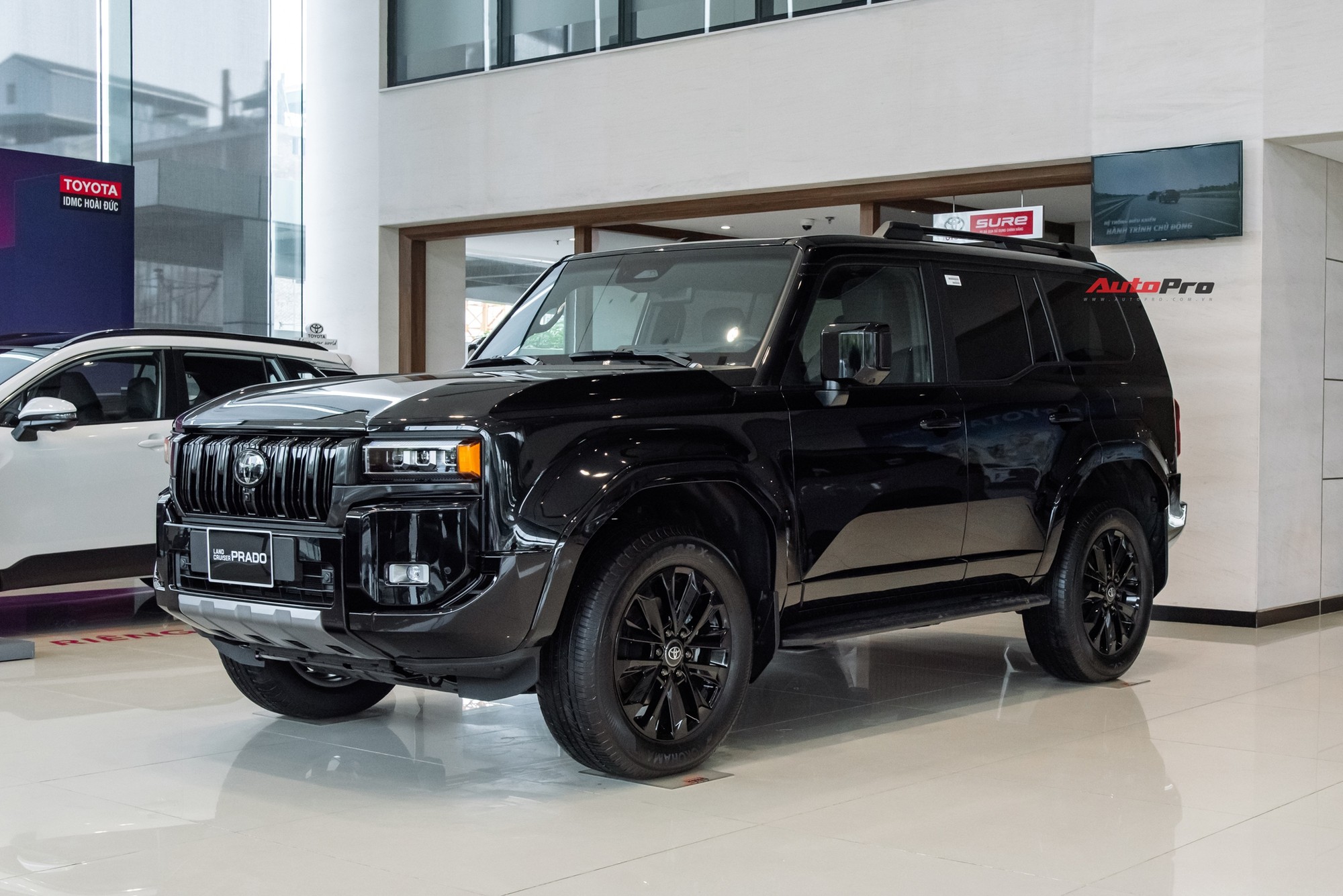 Toyota Land Cruiser Prado 2025 phải giảm giá sâu để kiếm khách