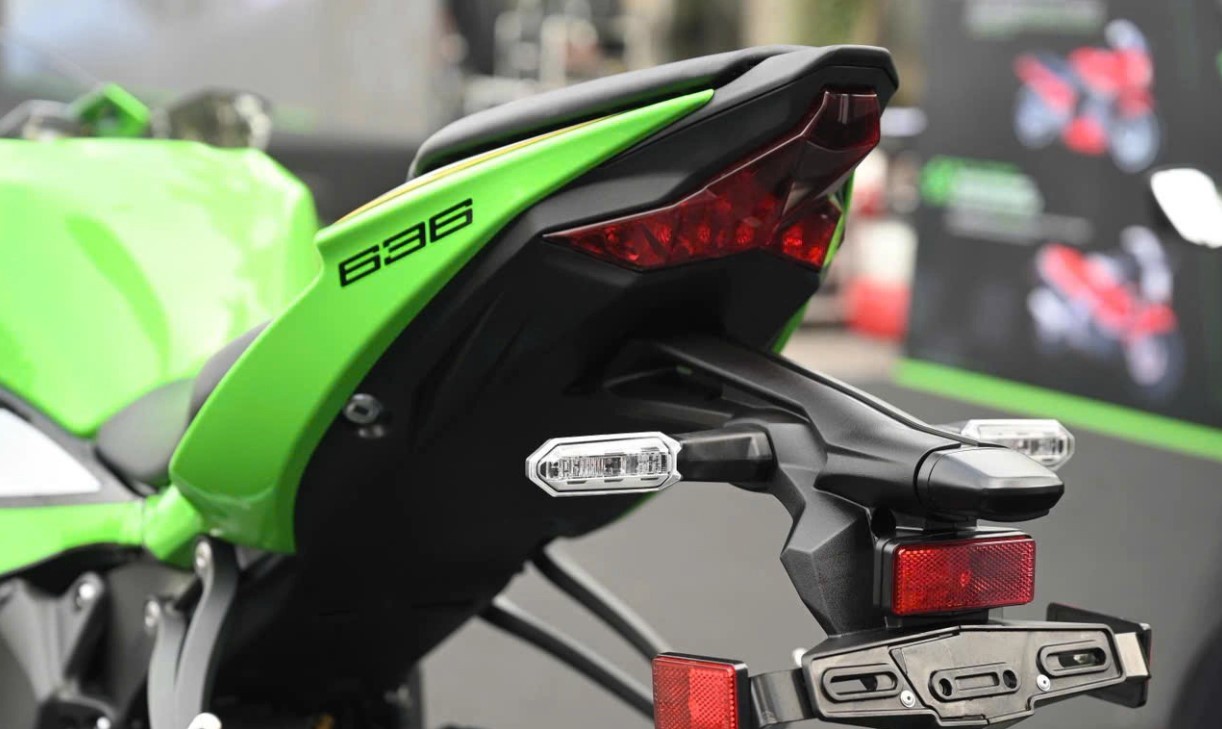 ‘Vua côn tay’ Nhật Bản xịn hơn Yamaha Exciter và Honda Winner R ra mắt tại Việt Nam với giá hấp dẫn