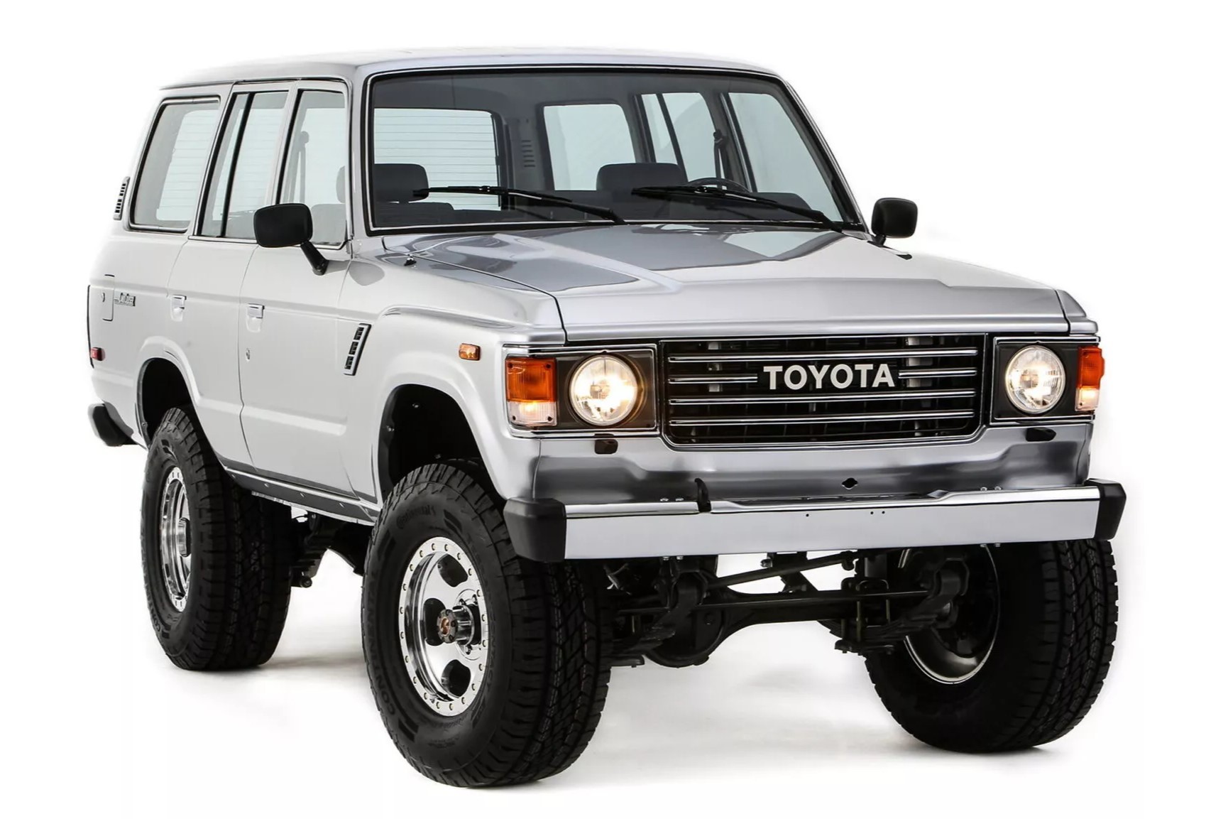 toyota-hoi-sinh-bieu-tuong-land-cruiser-fj60-giu-hon-co-dien-them-cong-nghe-moi1-1761712317.jpg