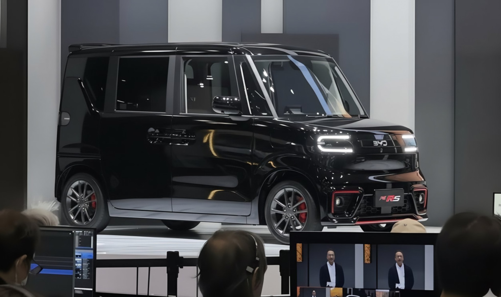 Xe điện ‘tí hon’ lần đầu xuất hiện: Thiết kế ‘dễ thương’, giá chỉ 450 triệu đồng