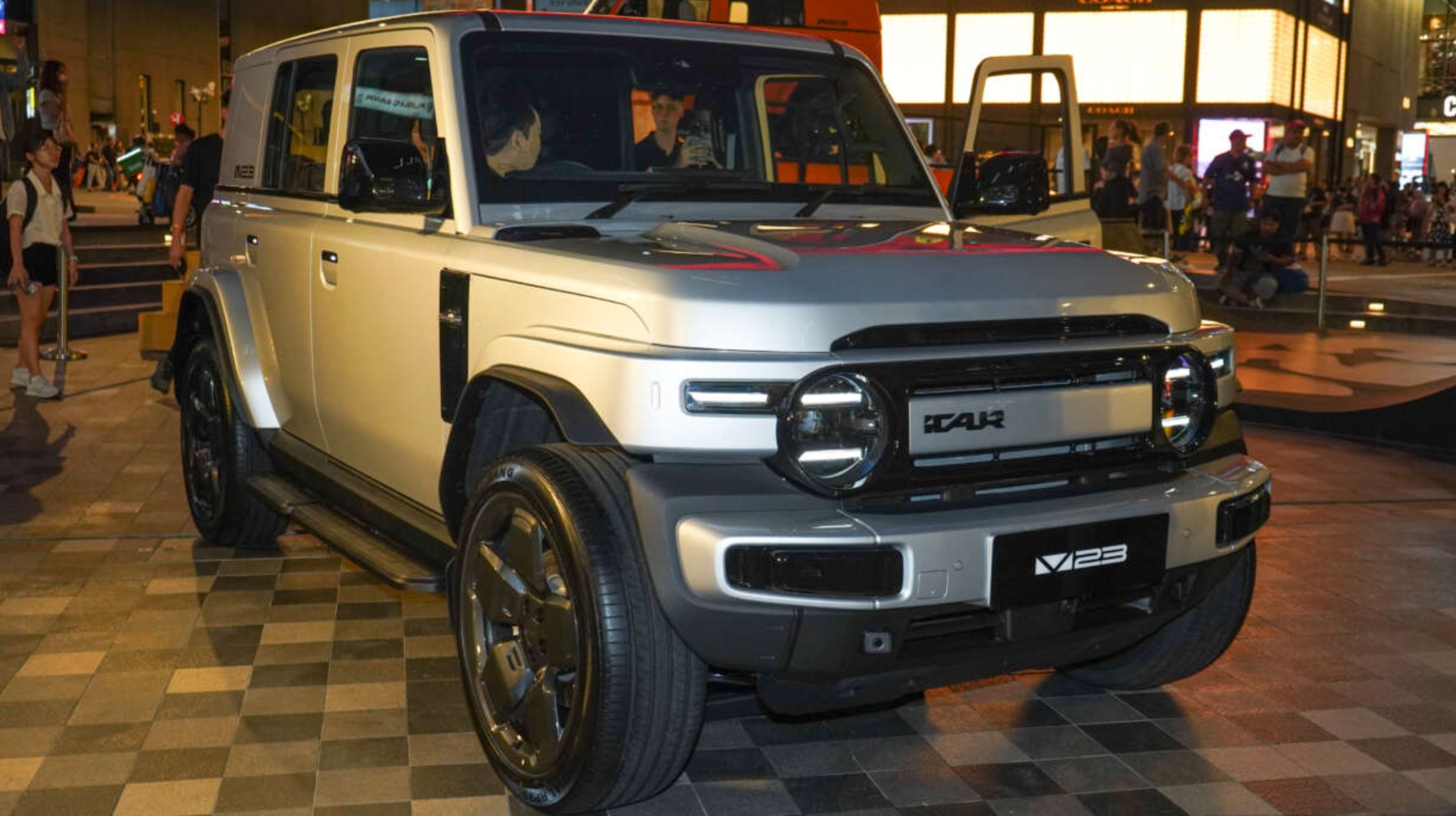 SUV điện mới 'trình làng': Thiết kế vuông vức, tầm hoạt động 430 km, 'vượt mặt' Toyota Yaris Cross