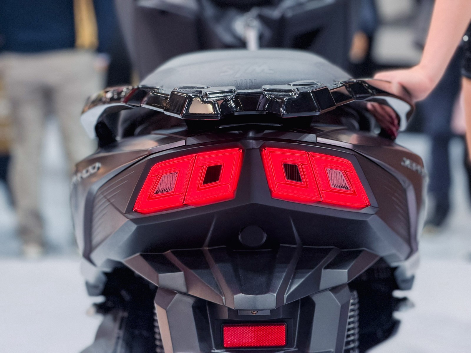 ‘Vua xe ga’ mới chính thức ra mắt, trang bị ‘một 9 một 10’ với Honda SH nhưng thiết kế cá tính hơn