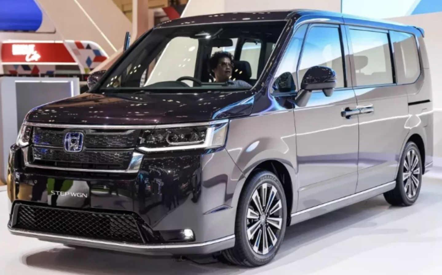 Honda trình làng MPV hybrid StepWGN 2026: Xe gia đình 7 chỗ tiết kiệm với tiện nghi vượt trội
