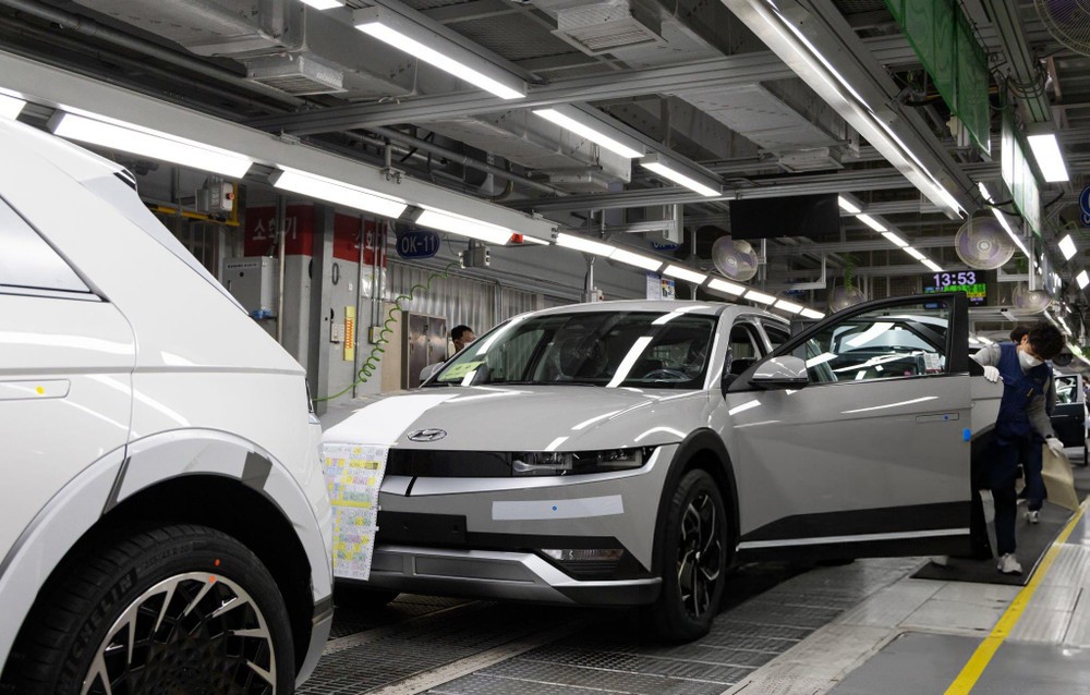 Hết thời 'được nâng đỡ', xe điện Hyundai và Kia rớt doanh số thảm hại