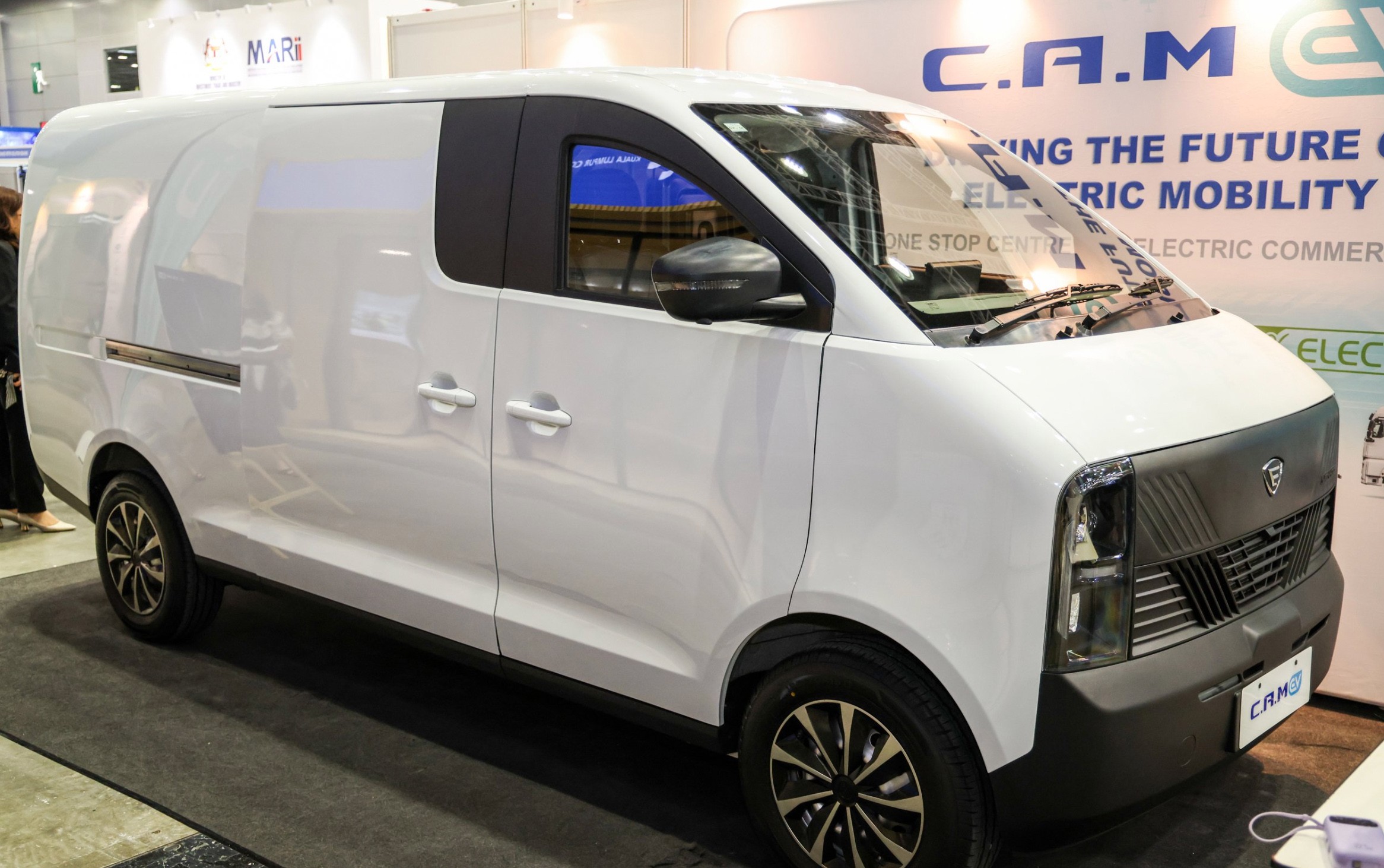 Xe tải van chạy điện chuẩn bị ra mắt với tầm hoạt động 390 km và khả năng chở hàng ấn tượng