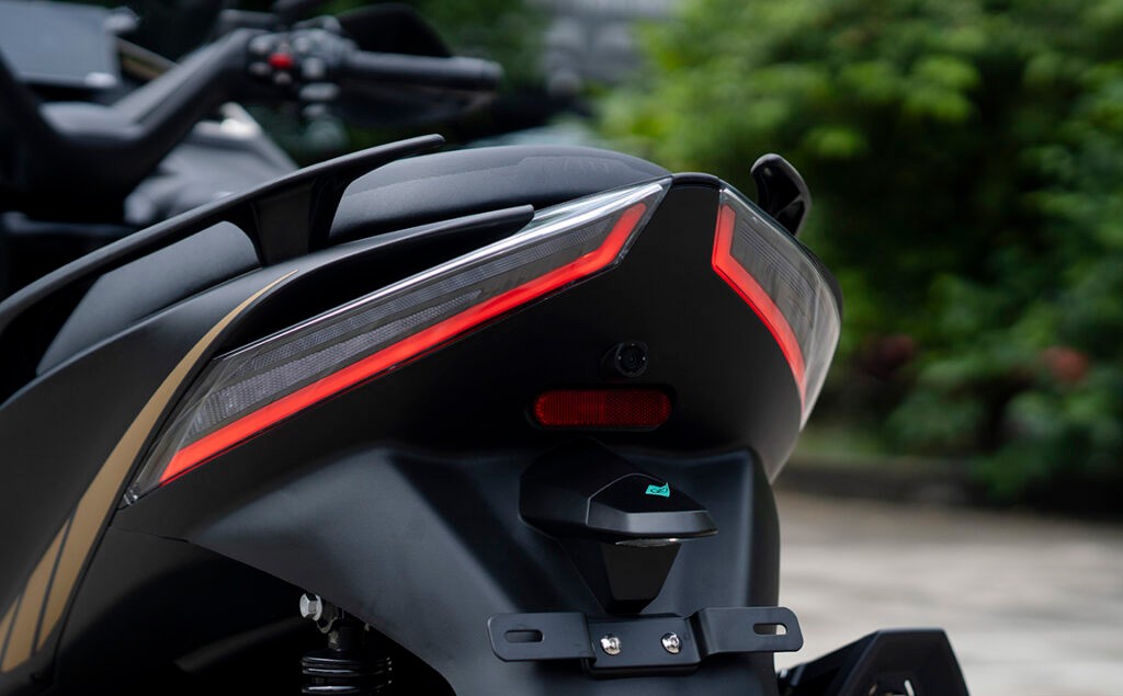 Đại chiến Honda SH, ‘vua xe ga’ mới chính thức ra mắt tại Việt Nam với giá 'mềm', trang bị cực khủng