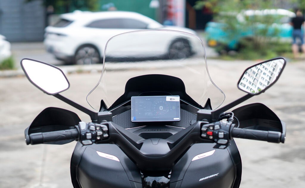 Tin xe hot 17/11: ‘Kẻ soán ngôi Honda SH’ ra mắt khách Việt với giá ‘rẻ như cho’, trang bị cực chất