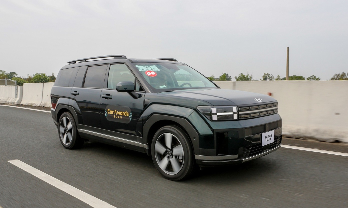 Hyundai Santa Fe Hybrid 2025 bất ngờ lăn bánh tại Việt Nam, hé lộ thời điểm ra mắt rất gần