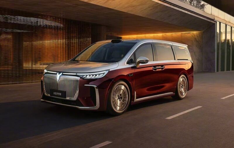 SUV 657 mã lực giá hơn 1,4 tỷ đồng: ‘Chiến mã’ mới khiến giới mê xe dậy sóng