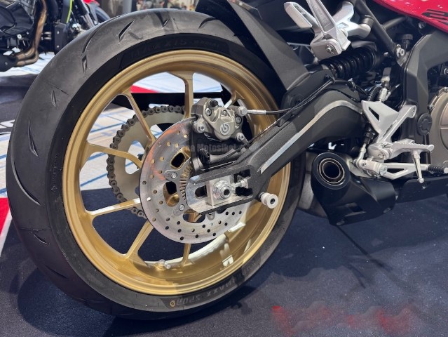 Tin xe trưa 22/11: ‘Vua côn tay’ mới ‘đỉnh’ hơn Yamaha Exciter và Honda Winner R ra mắt với giá rẻ