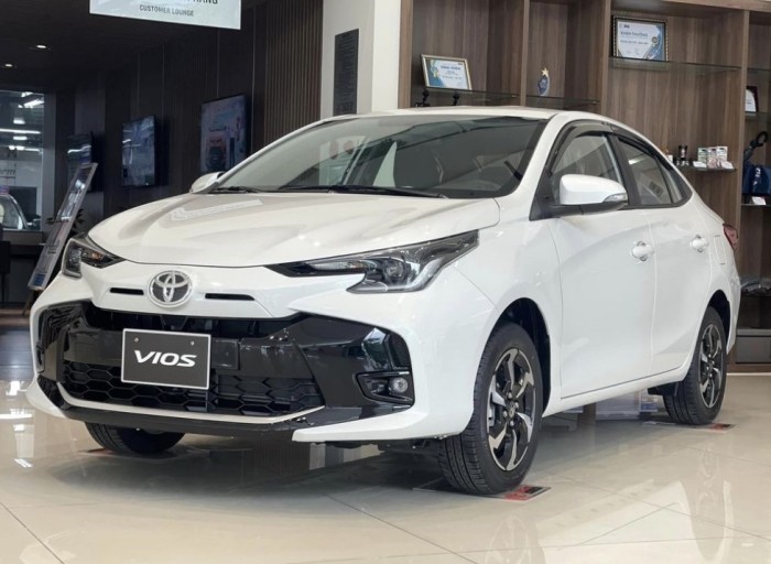 Tin xe 28/11: Hạ gục Hyundai Accent bằng giá lăn bánh cực rẻ, Toyota Vios khiến khách Việt dậy sóng