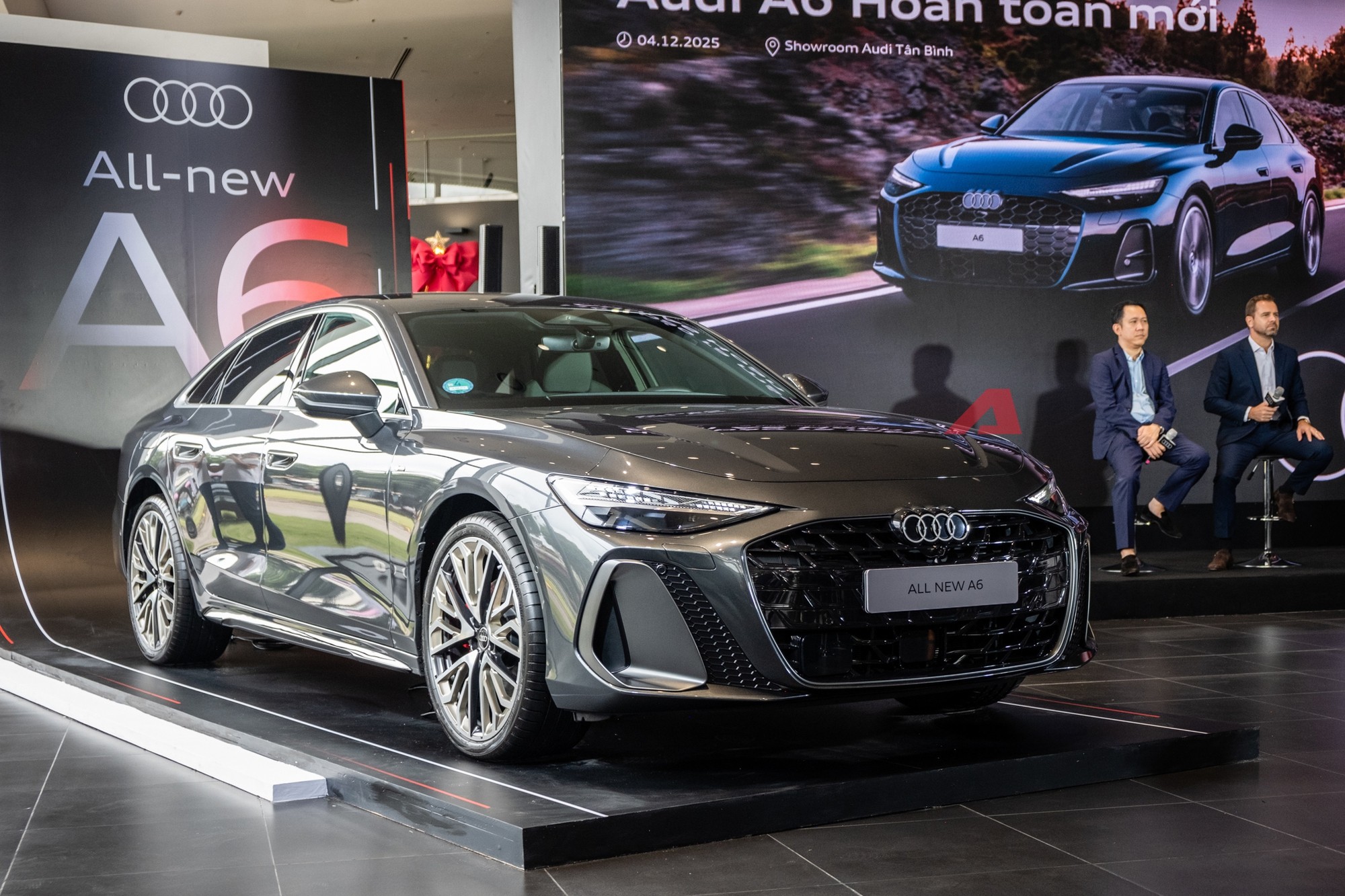 Audi A6 ra mắt Việt Nam: Gần 2,8 tỷ đồng, ‘đe nẹt’ Mercedes-Benz E-Class và BMW 5-Series