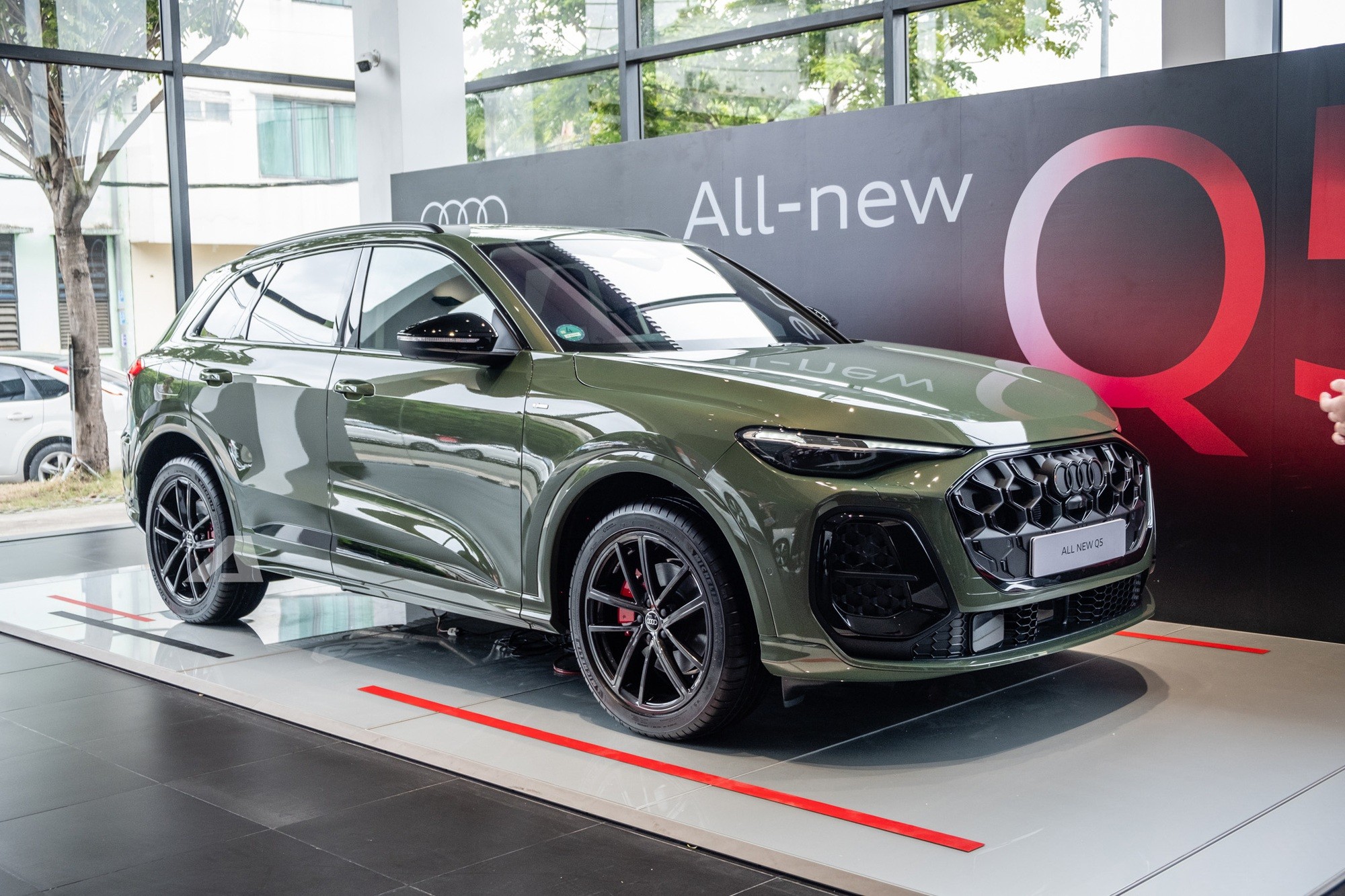 Audi Q5 thế hệ mới về Việt Nam: Diện mạo thể thao, công nghệ ngập tràn, ‘đối đầu’ GLC và BMW X3