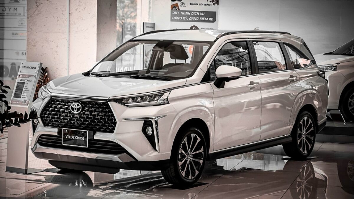 Toyota Veloz Cross ‘xả kho’ giảm tới 75 triệu, rẻ ngang ngửa CUV hạng A