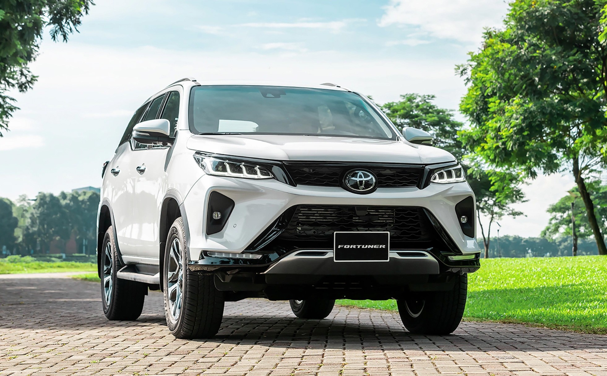 Giá ô tô Toyota 12/2025: Fortuner, Vios, Corolla Cross tiếp tục áp đảo thị trường