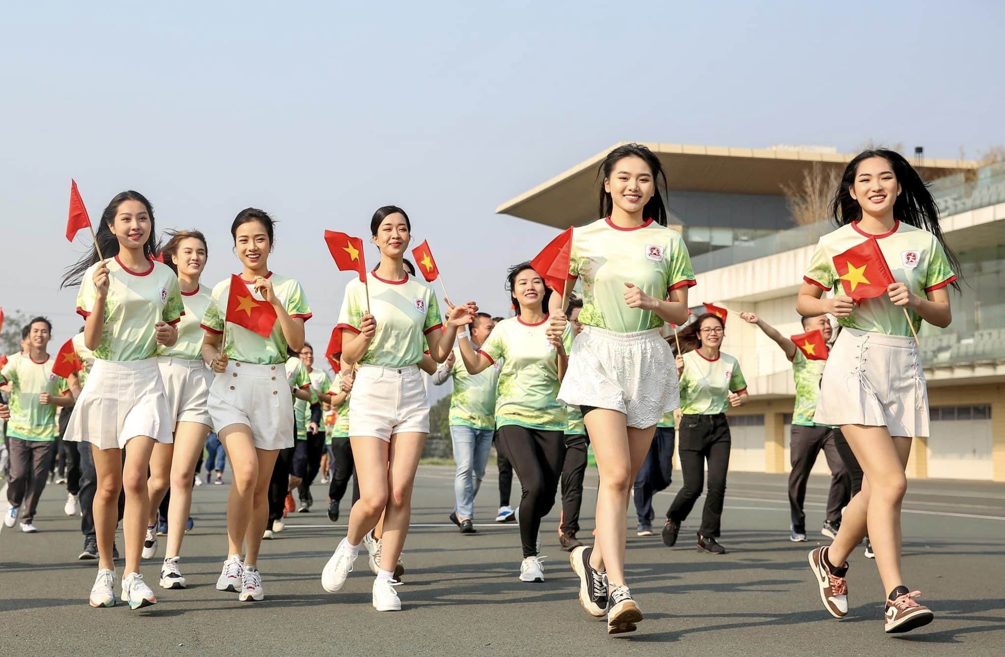 PHOTO: Dàn người đẹp Hoa hậu Việt Nam trên đường chạy 'Vì tương lai xanh'
