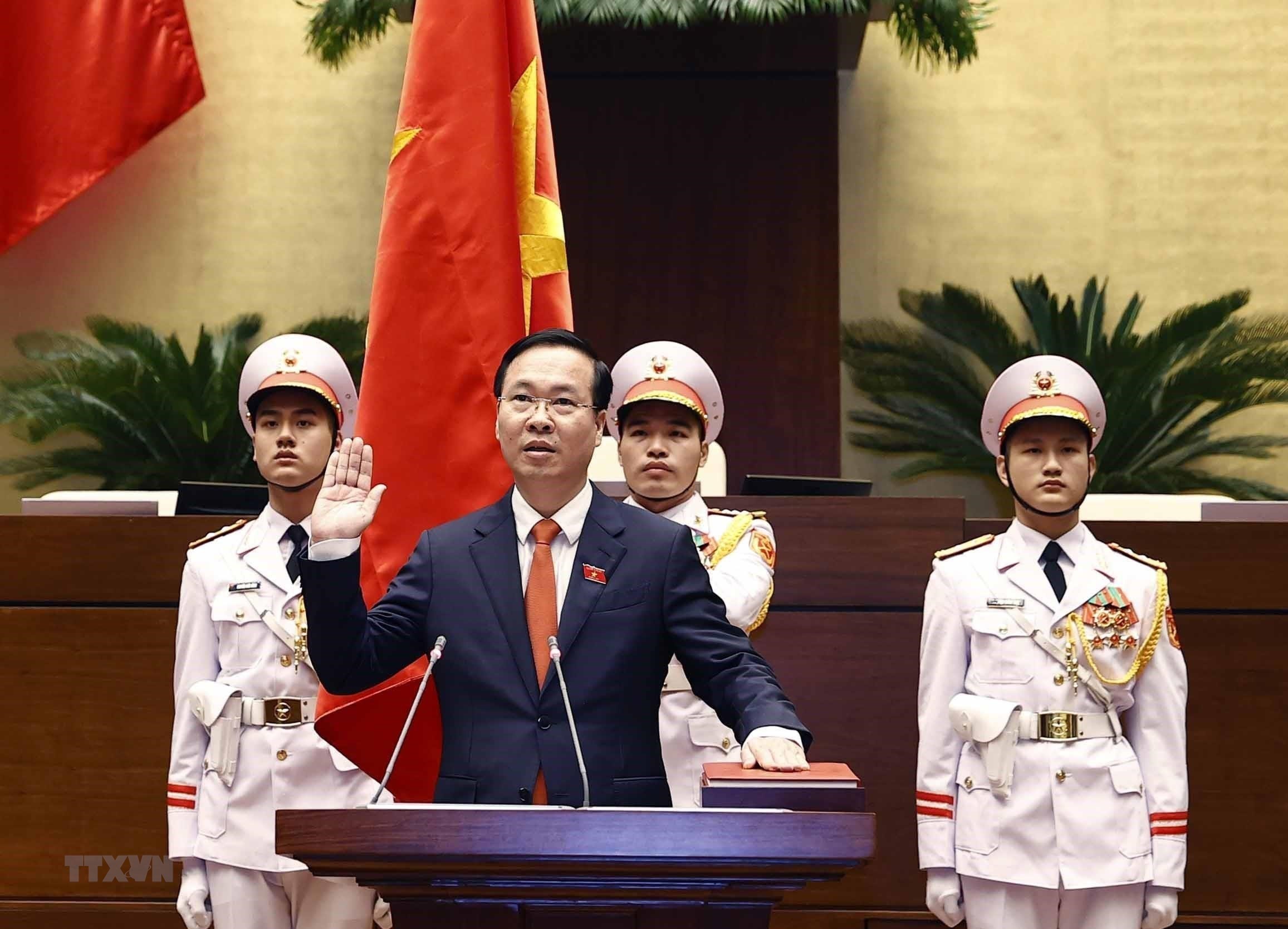 Tân Chủ tịch nước Võ Văn Thưởng thực hiện nghi lễ tuyên thệ nhậm chức